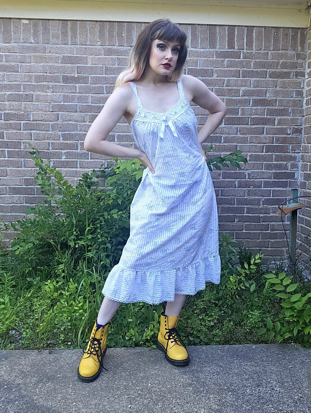 Willow Creek Vintage White Calico Nightgown Flowy Grandmacore